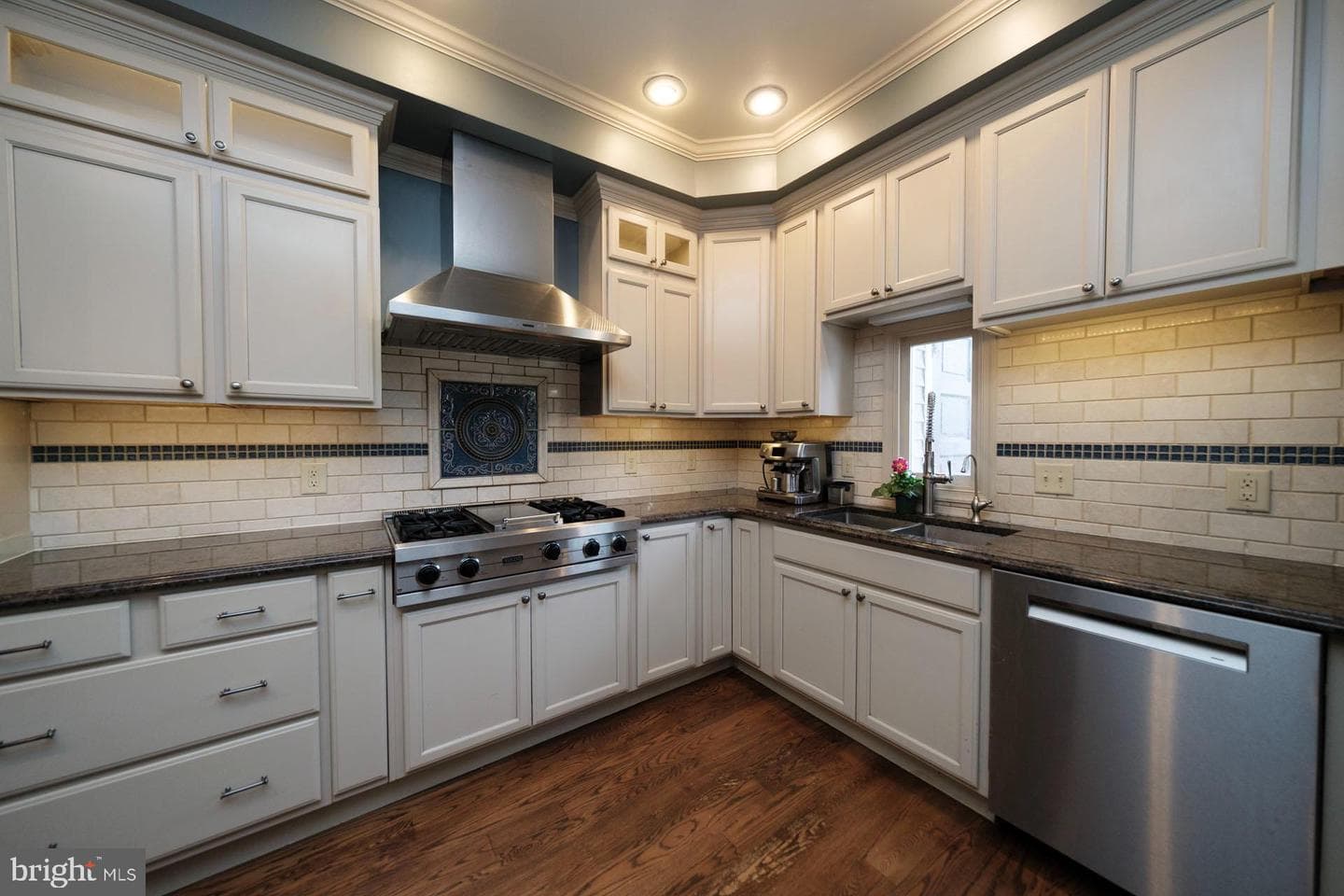 414 Spring St photo 5