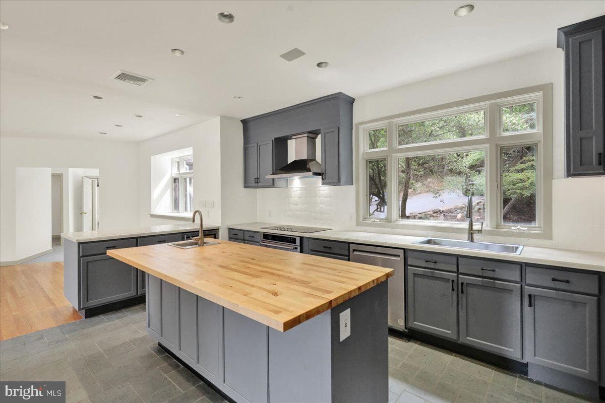 8 Wyndham Hill Drive photo 20
