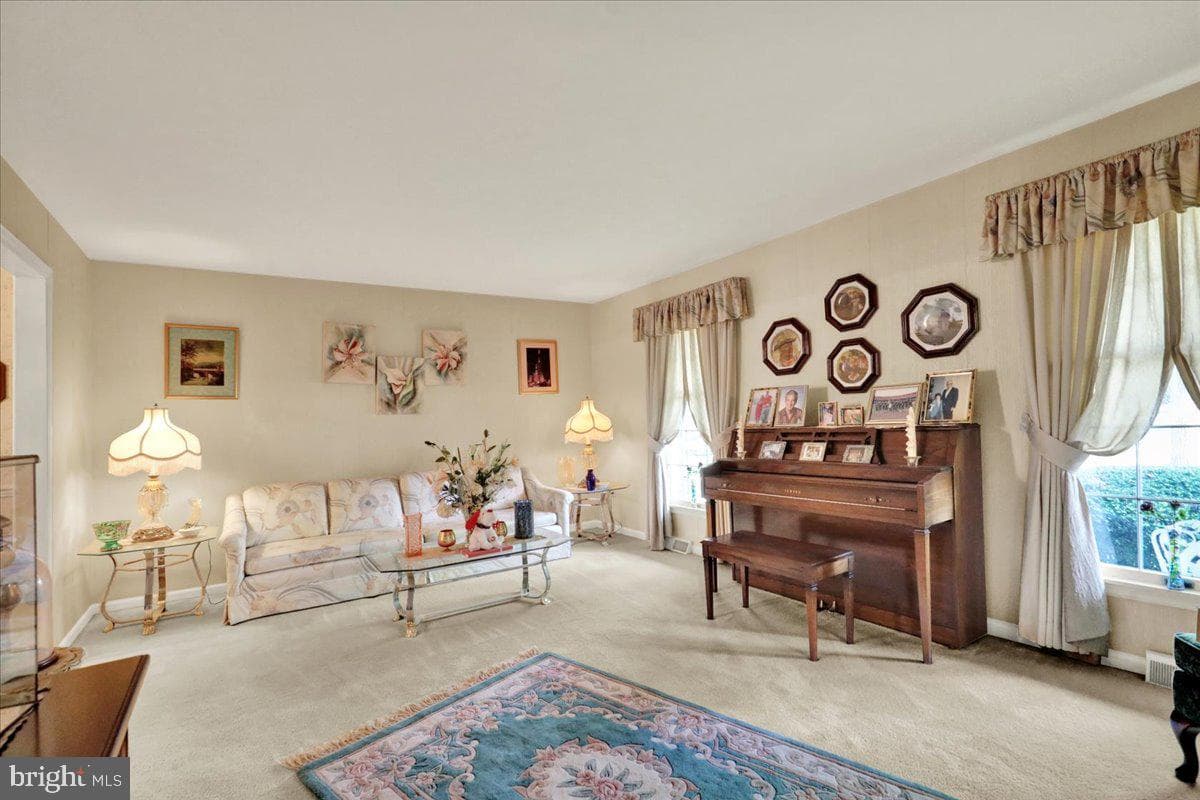 2019 Lincoln Court photo 9