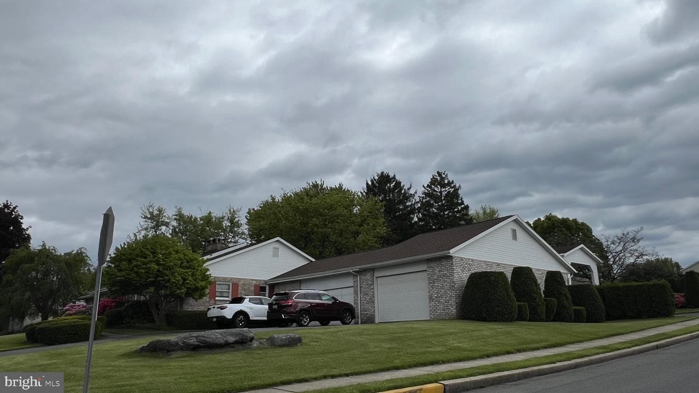 540 Lyman Avenue photo 3
