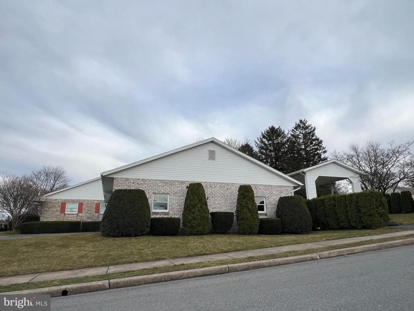 540 Lyman Avenue photo 4