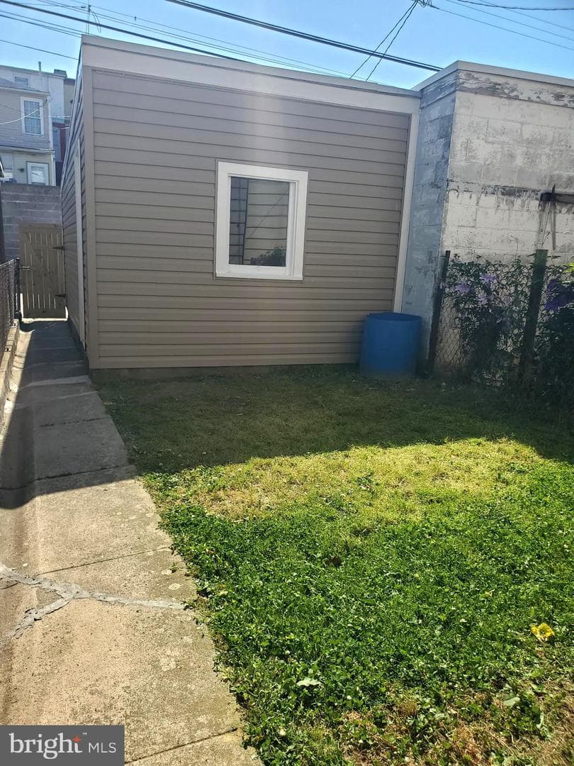 1557 N 10th Street photo 23