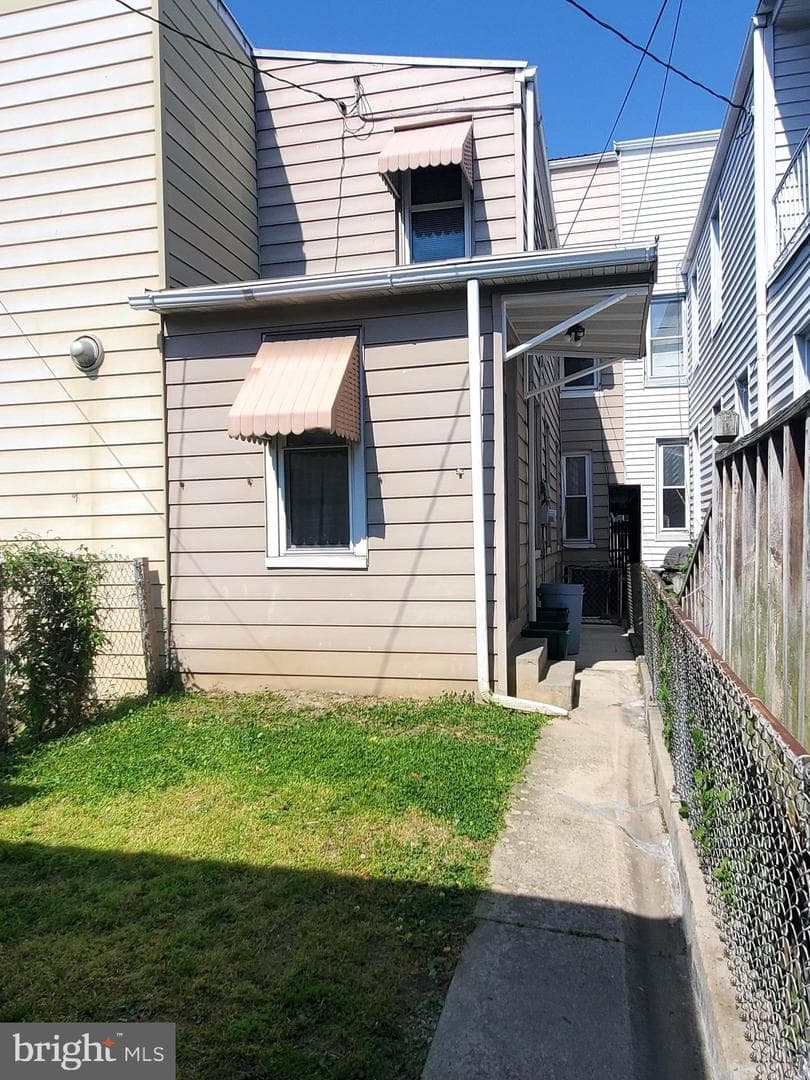 1557 N 10th Street photo 25