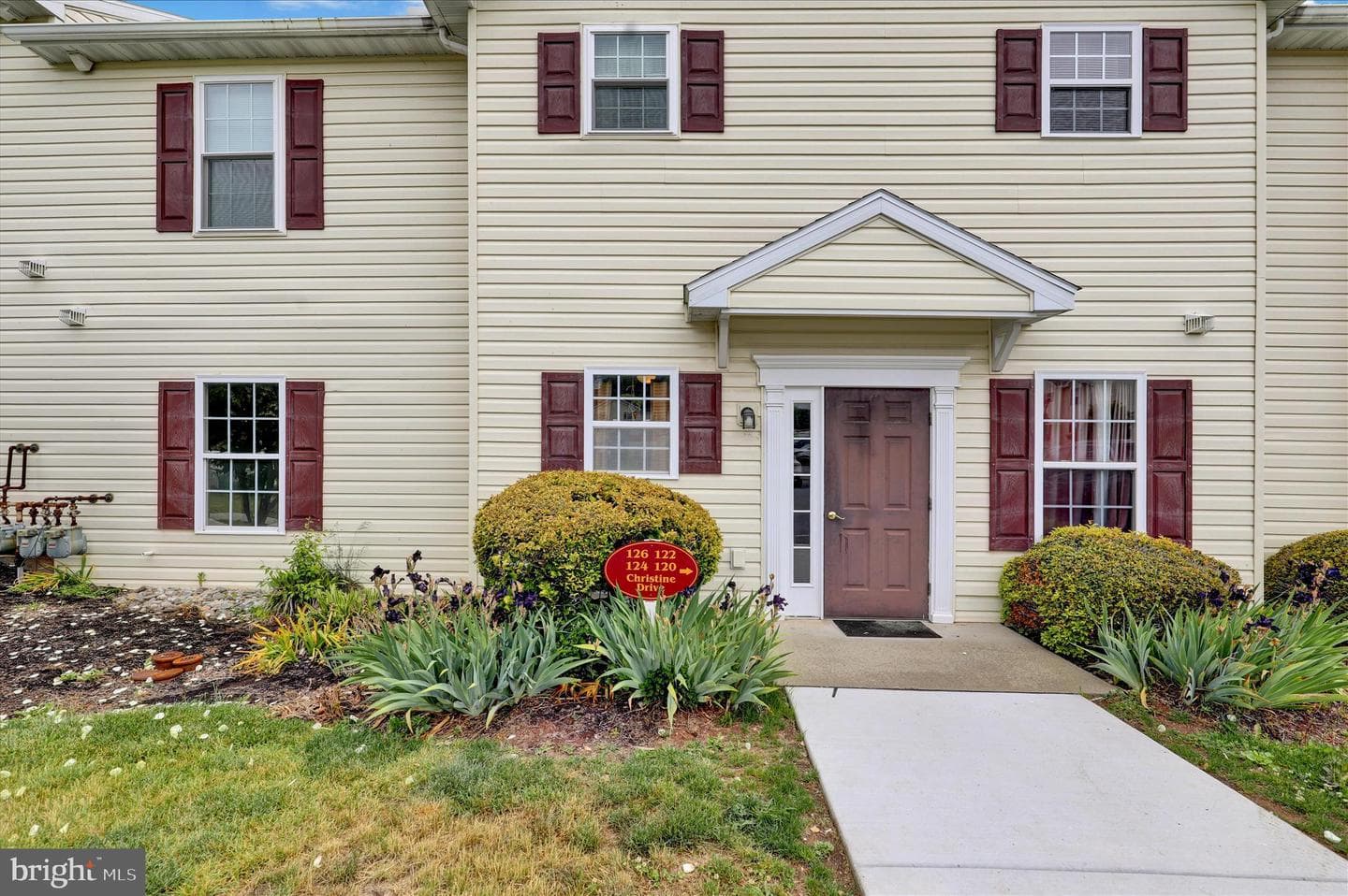 124 Christine Drive photo 3