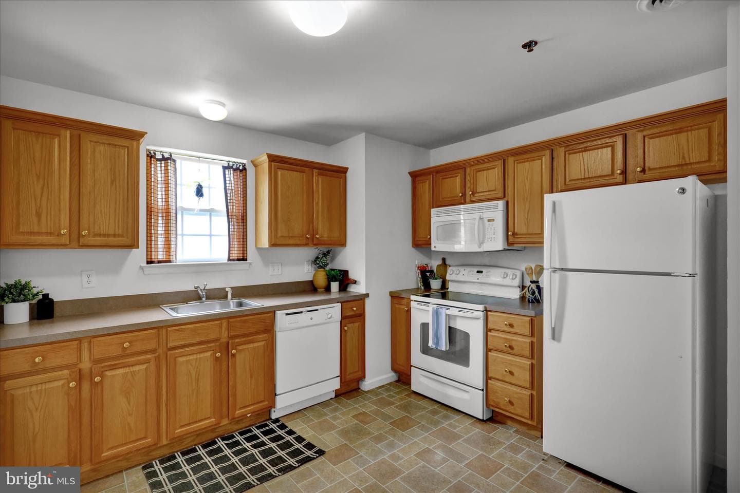 124 Christine Drive photo 6