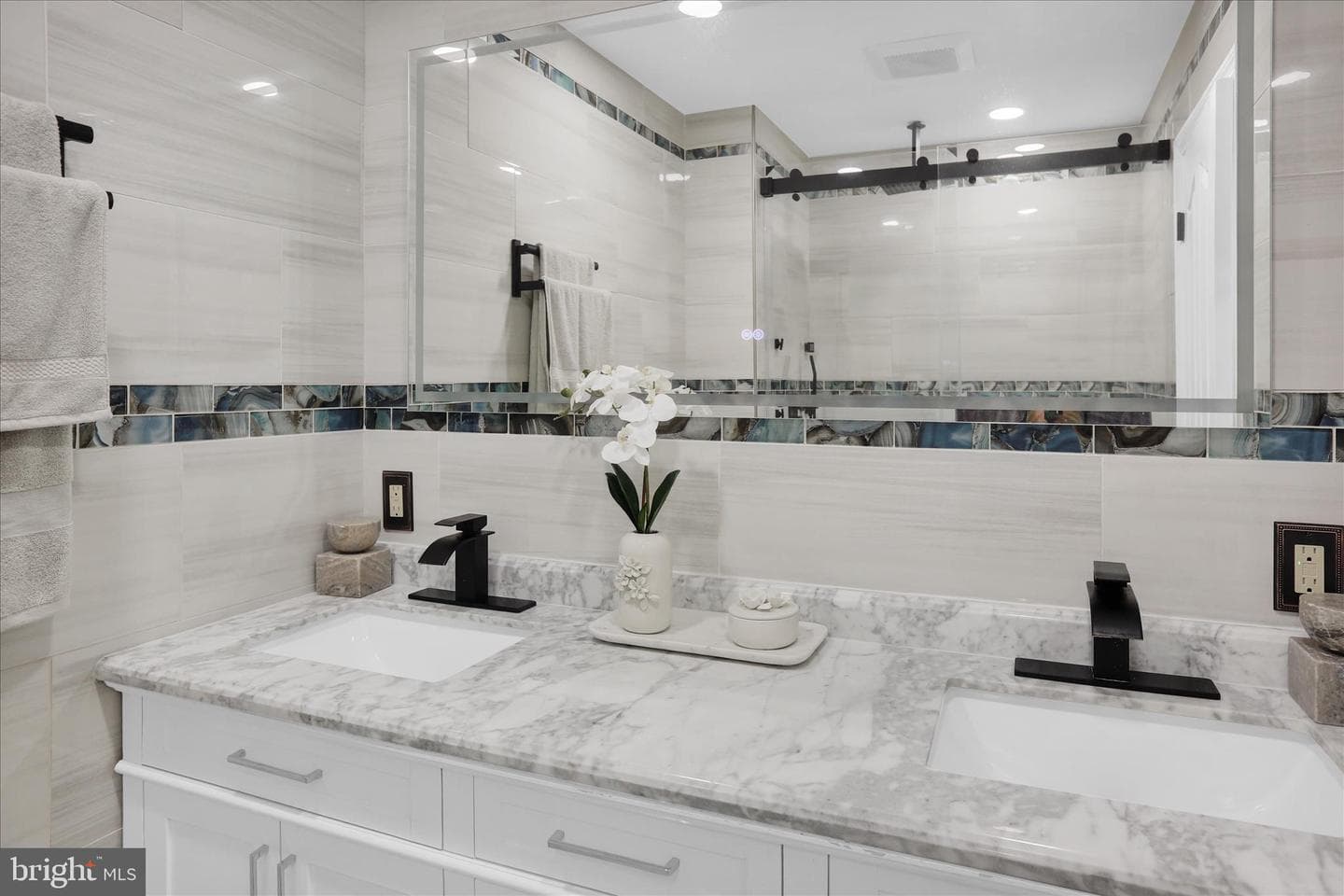 422 Noble Street photo 14