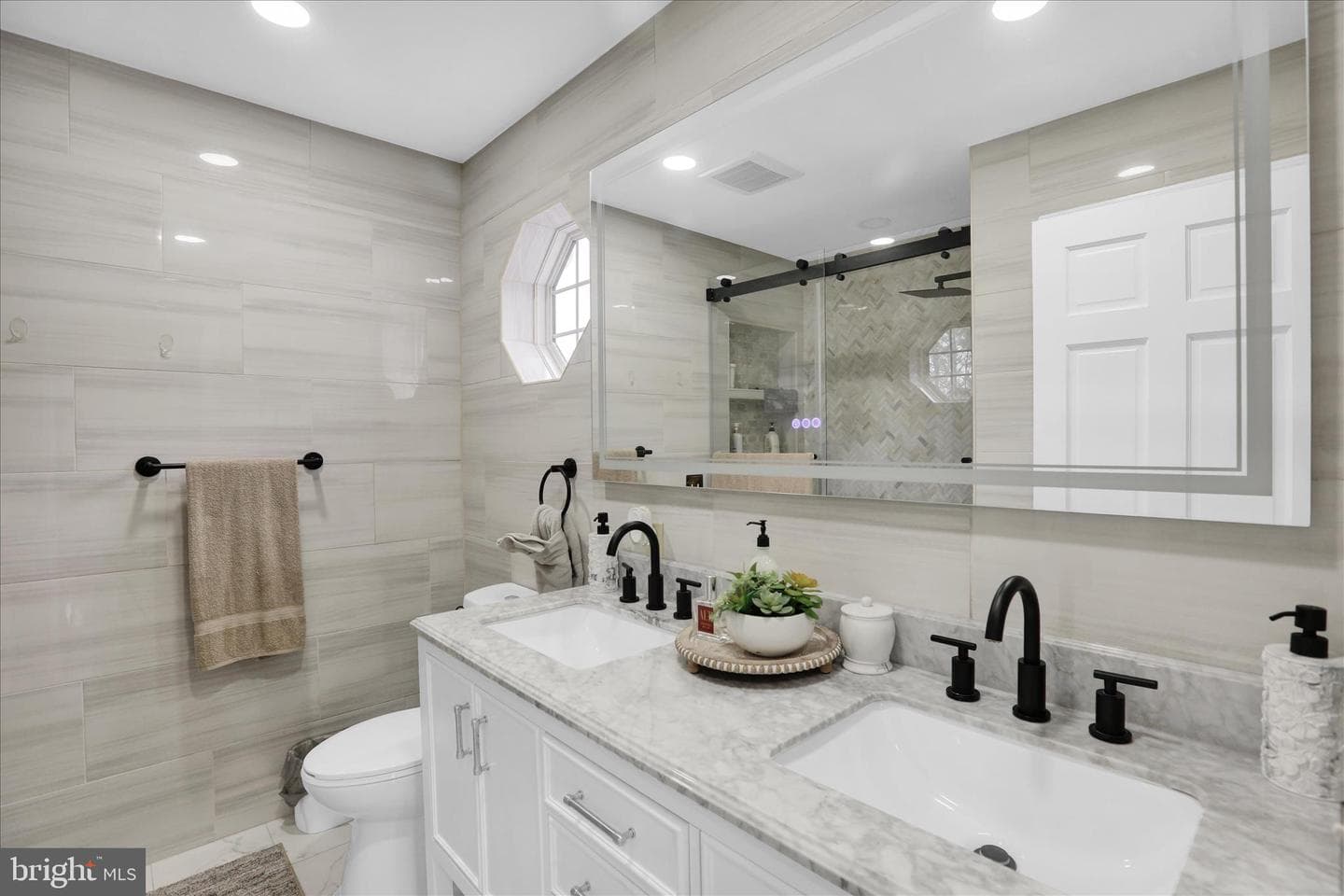 422 Noble Street photo 23