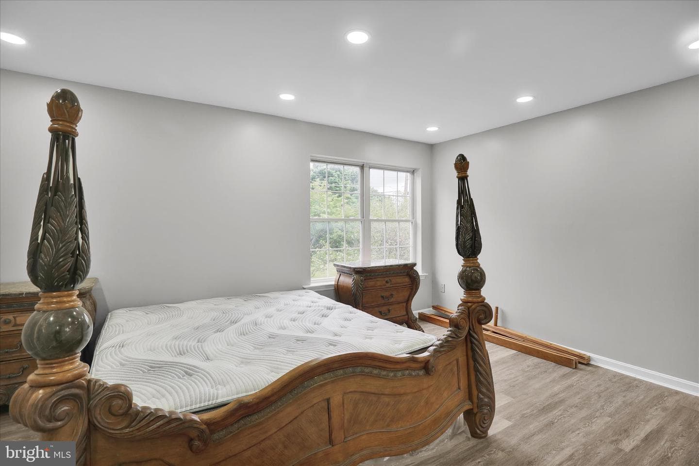 422 Noble Street photo 24