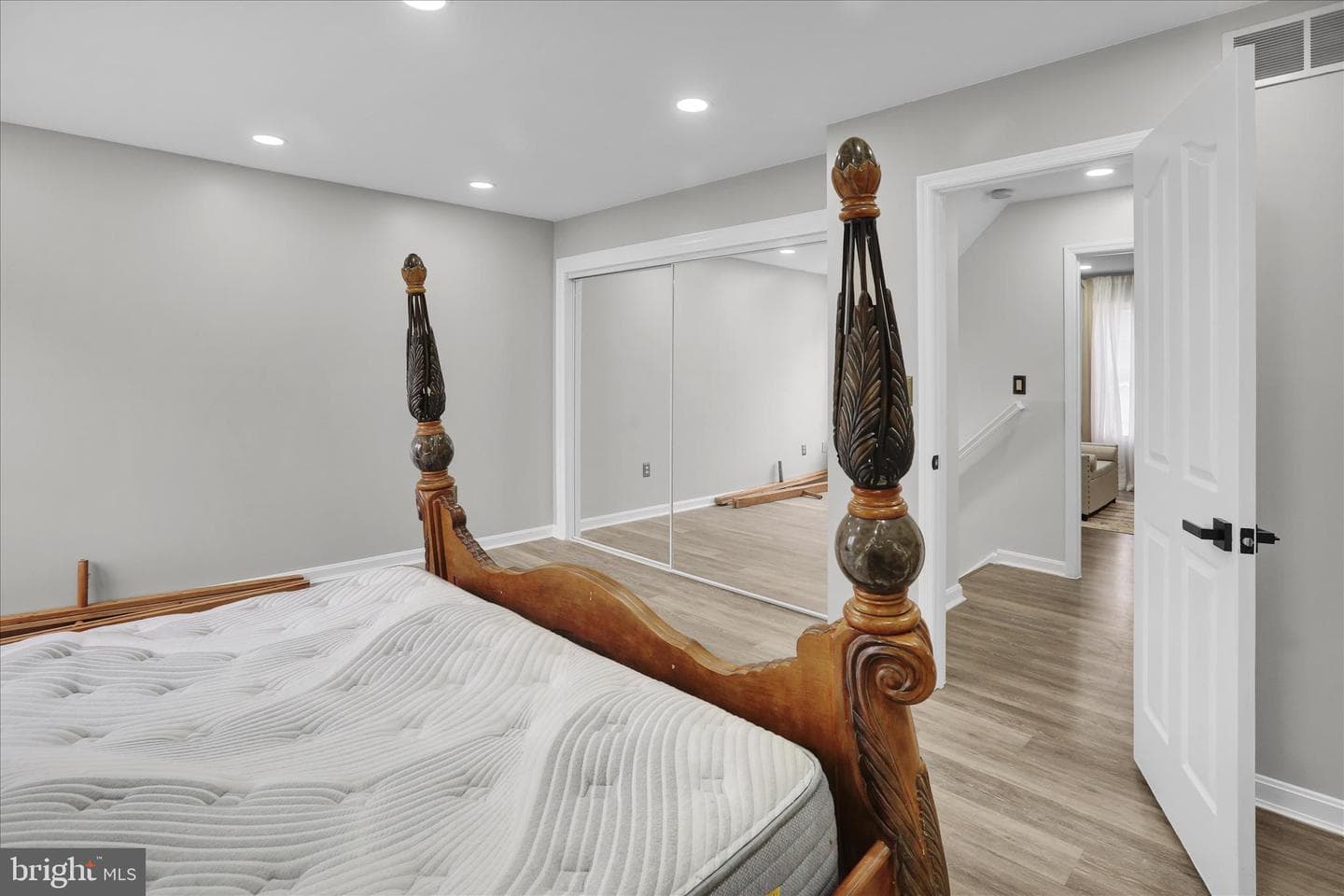 422 Noble Street photo 25