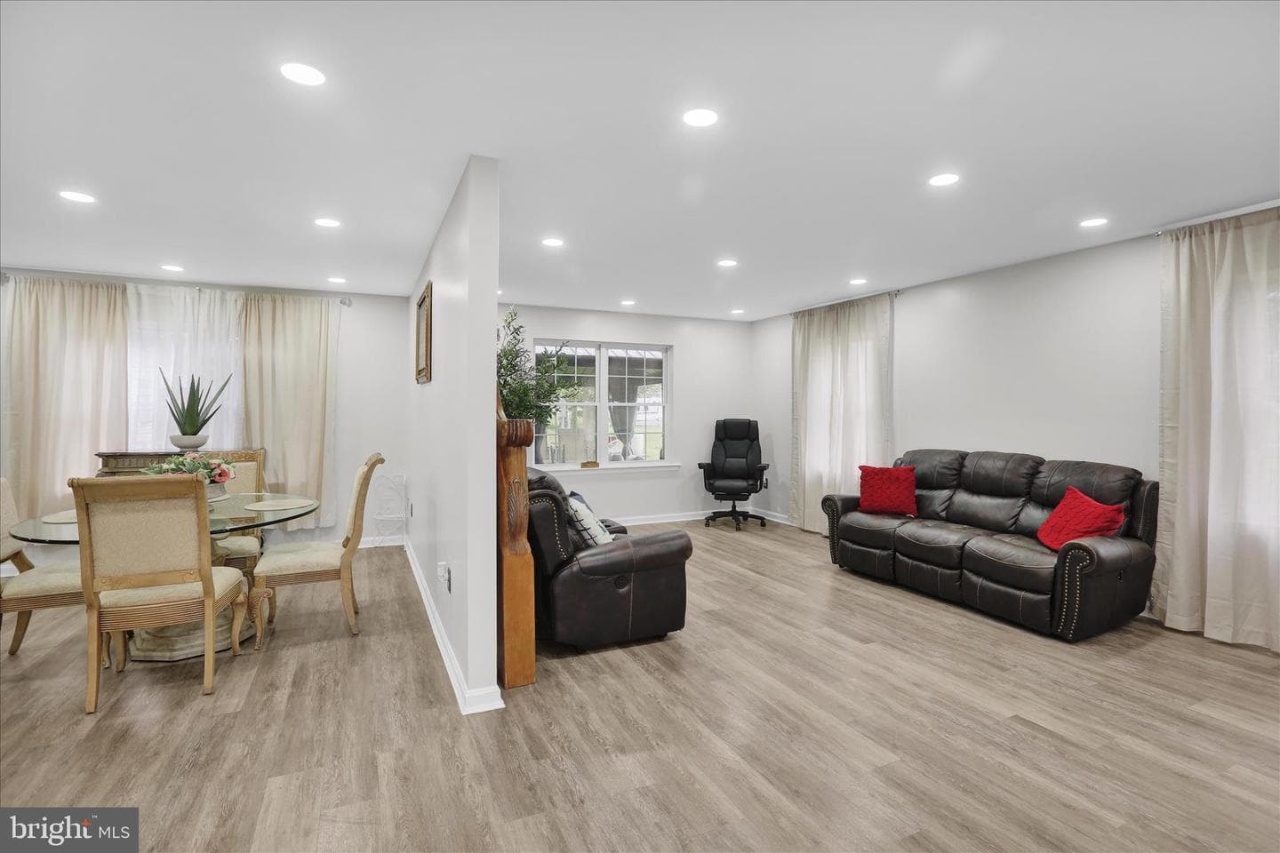 422 Noble Street photo 3
