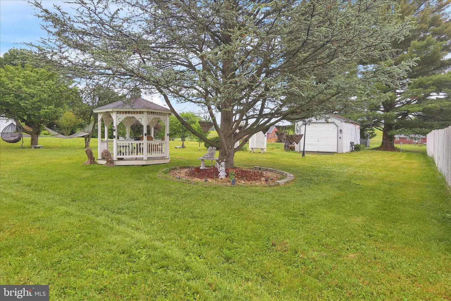 422 Noble Street photo 32