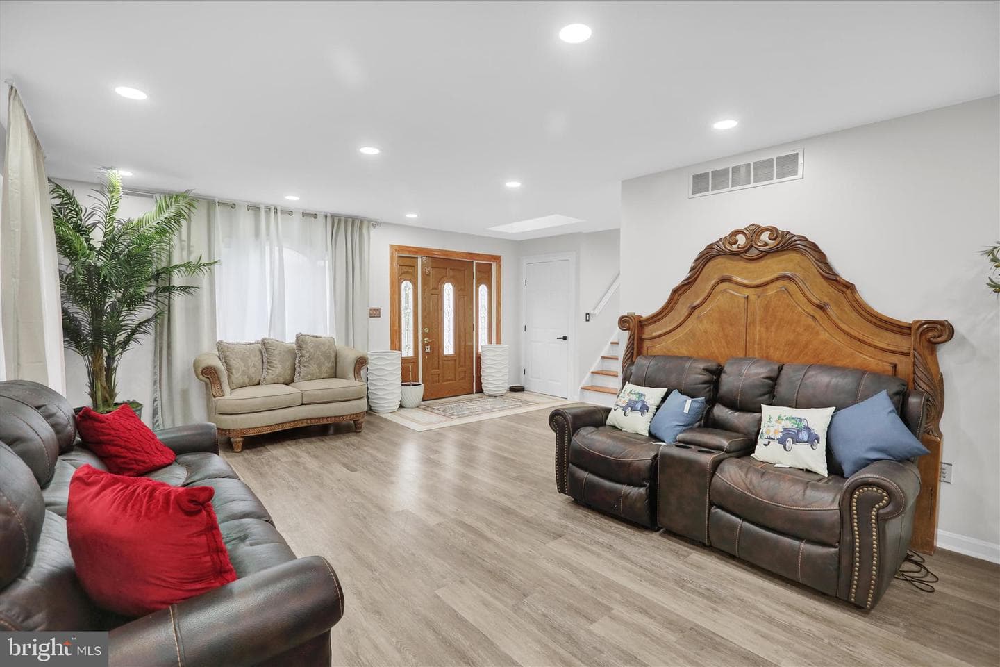 422 Noble Street photo 4