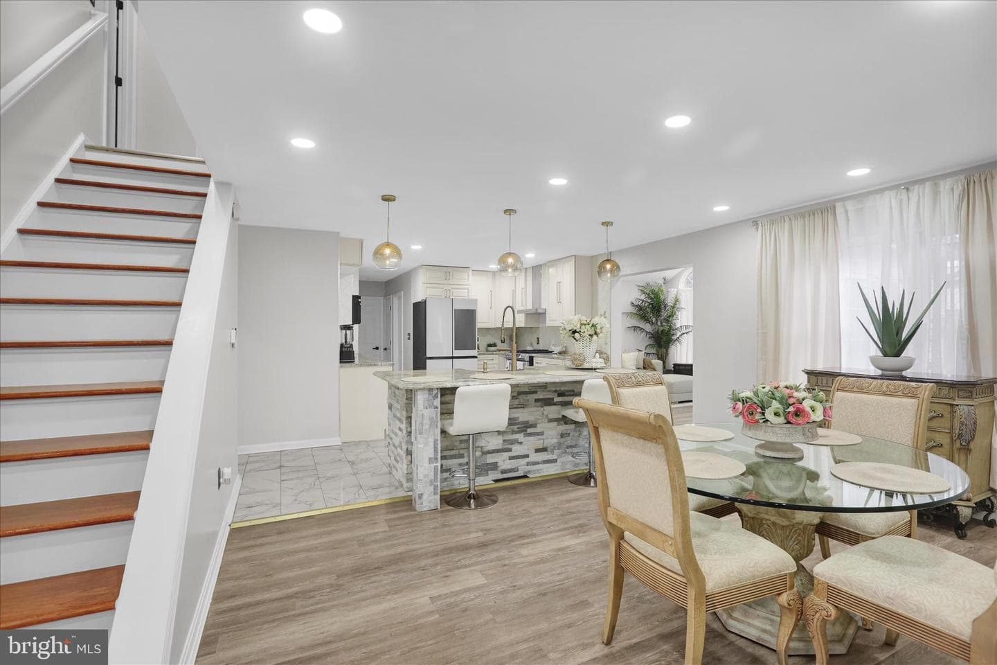 422 Noble Street photo 5