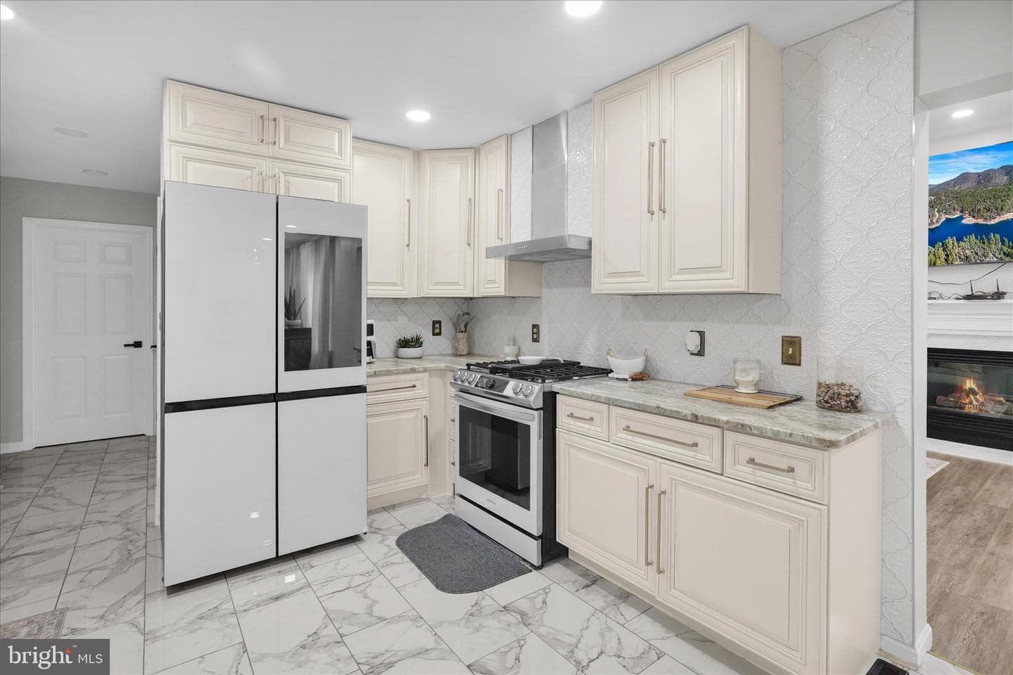 422 Noble Street photo 7