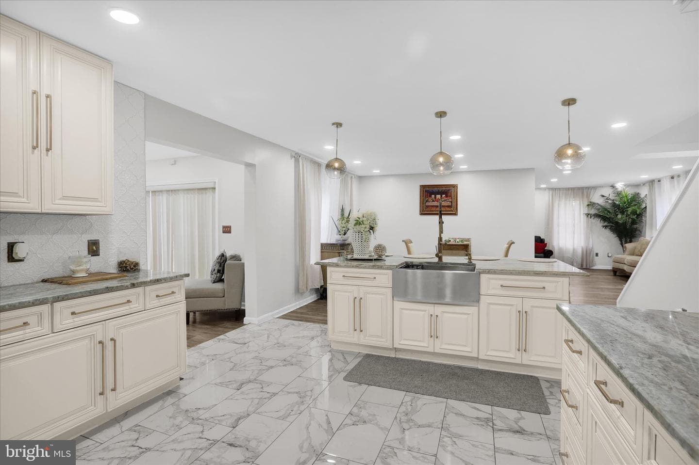 422 Noble Street photo 9