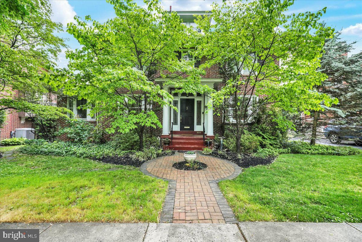 1506 Dauphin Avenue photo 2
