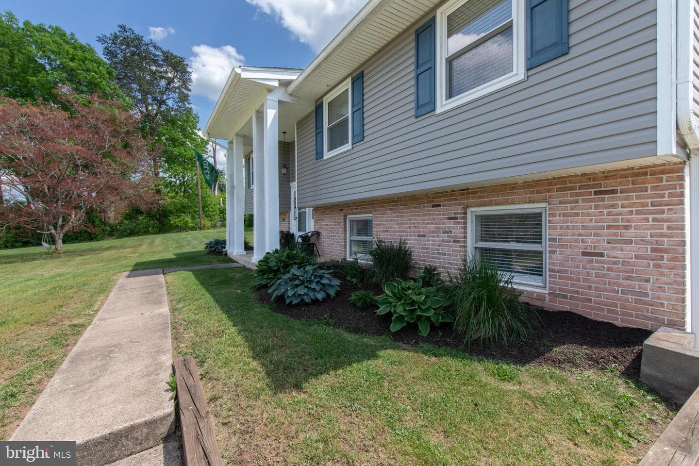 10 Evangeline Drive photo 3