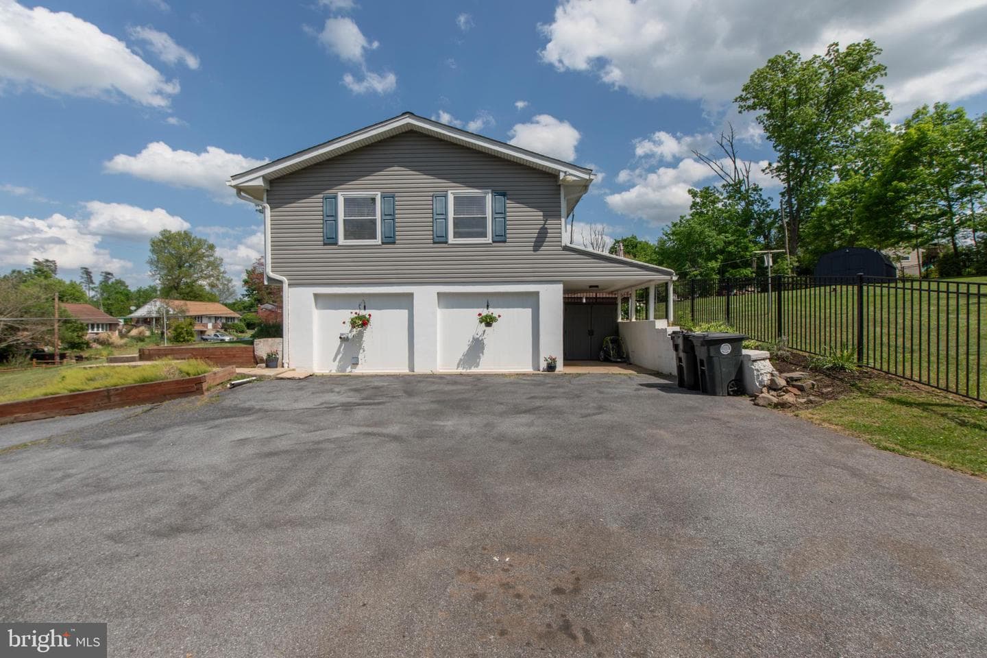 10 Evangeline Drive photo 4