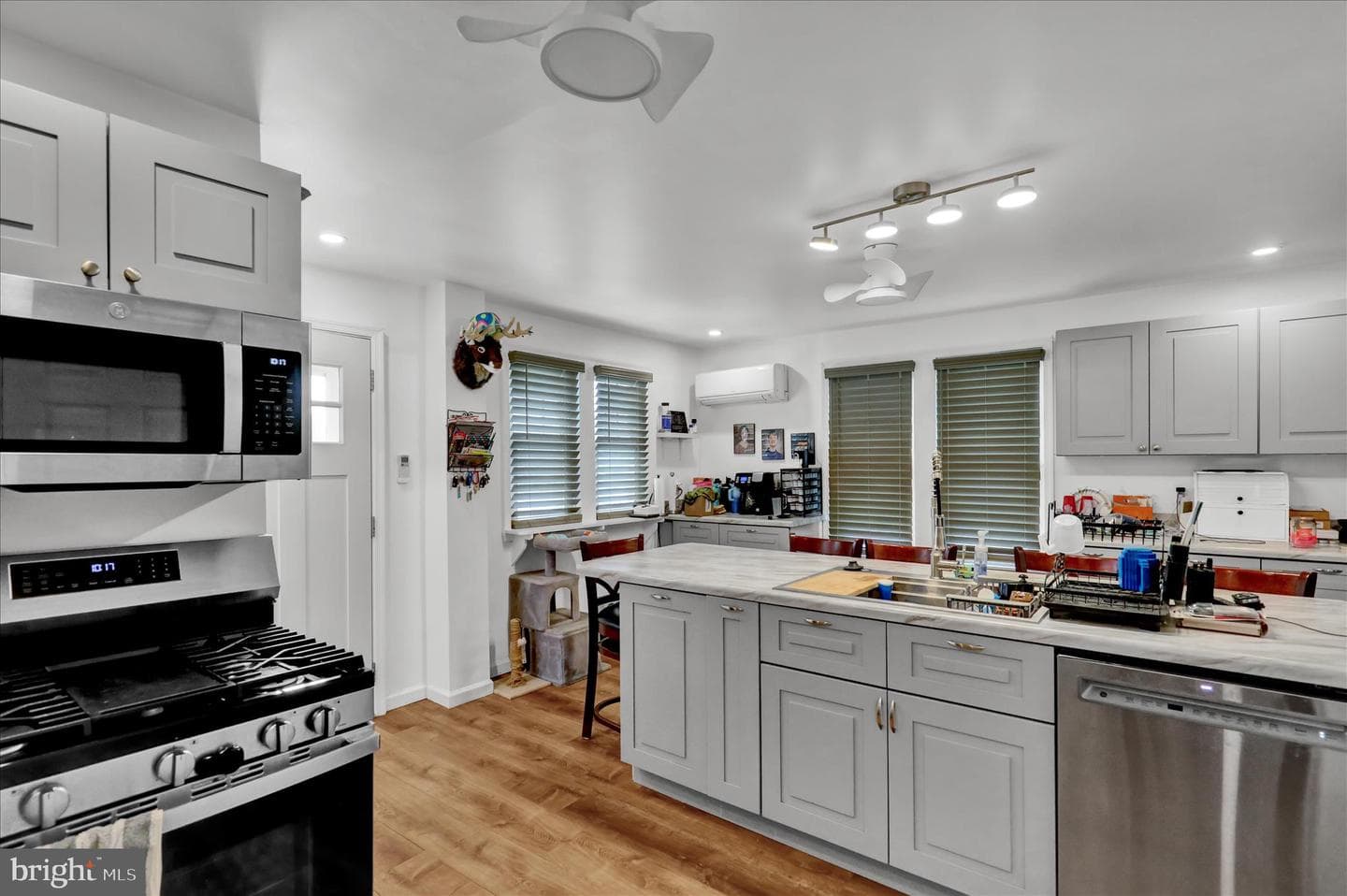 27 W 33rd Street photo 12