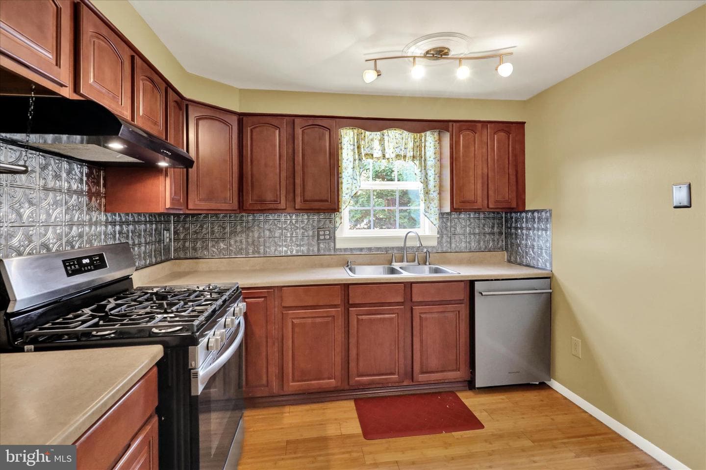 925 Hearthstone Lane photo 15
