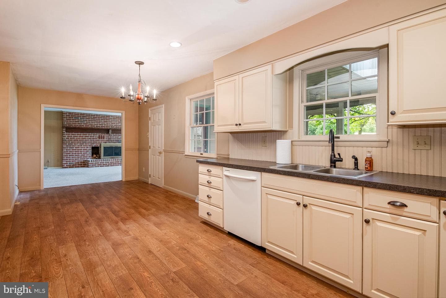 140 Hoch Avenue photo 8