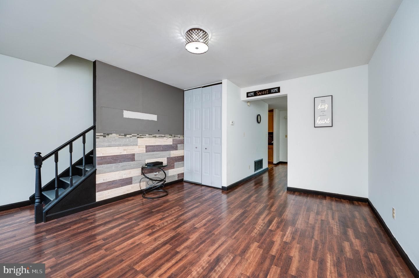11 Nottingham Court photo 3