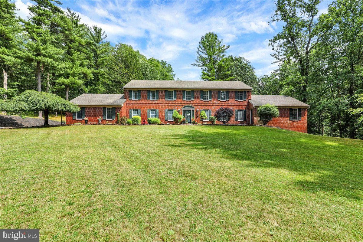 8 Tudor Court, Mohnton