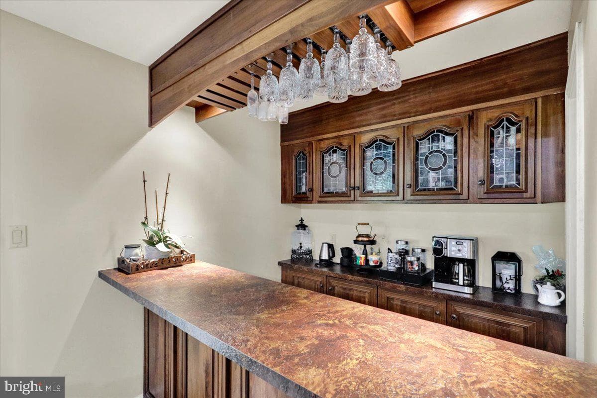 8 Tudor Court photo 21