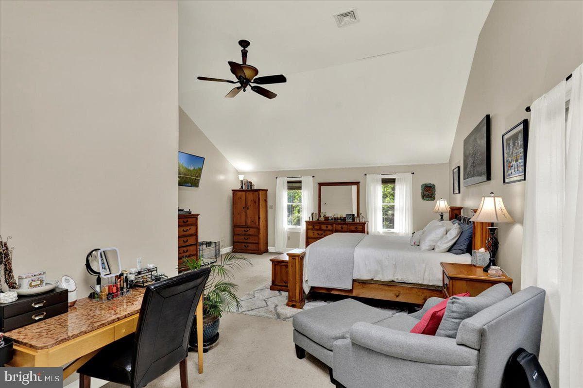 8 Tudor Court photo 32