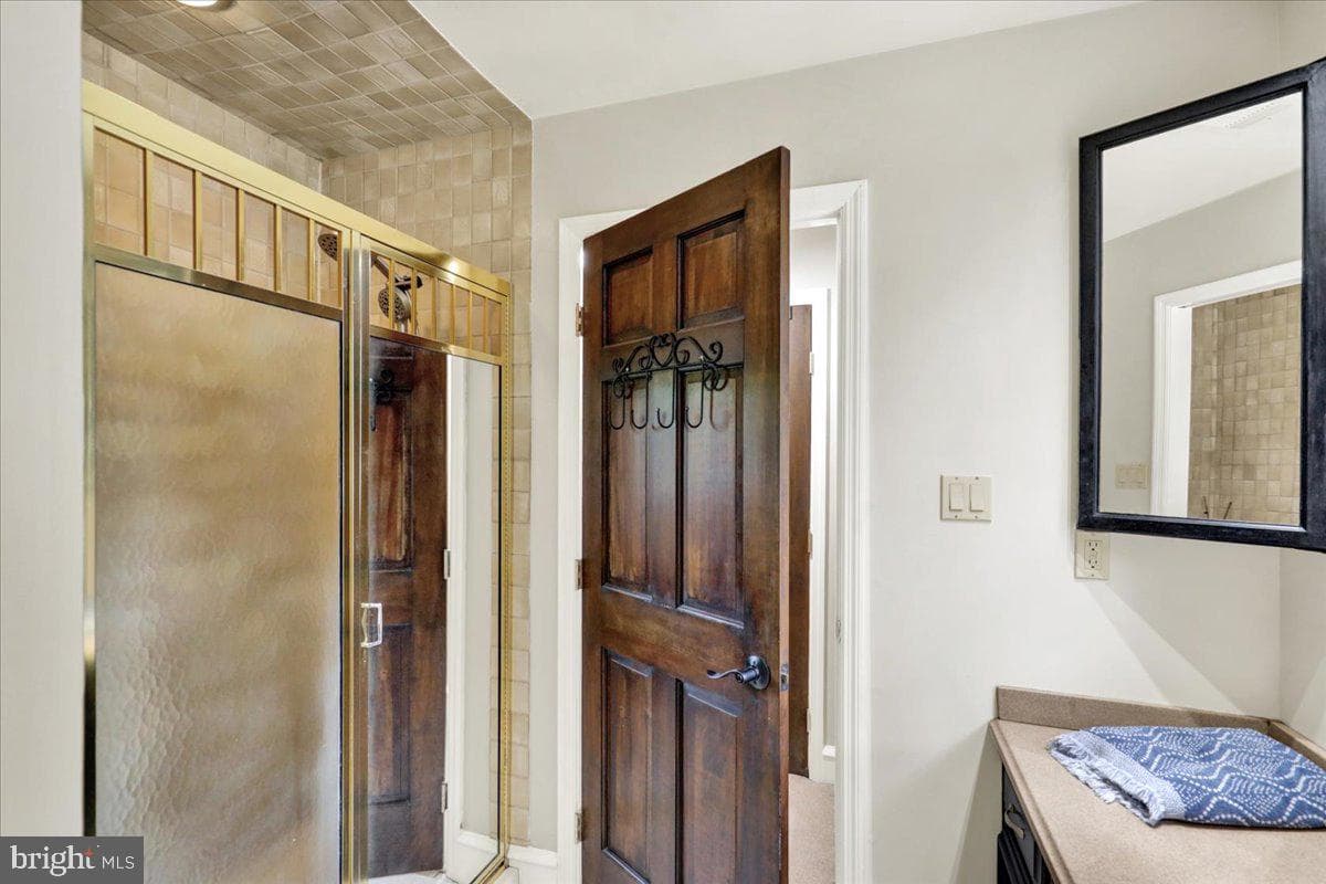 8 Tudor Court photo 34