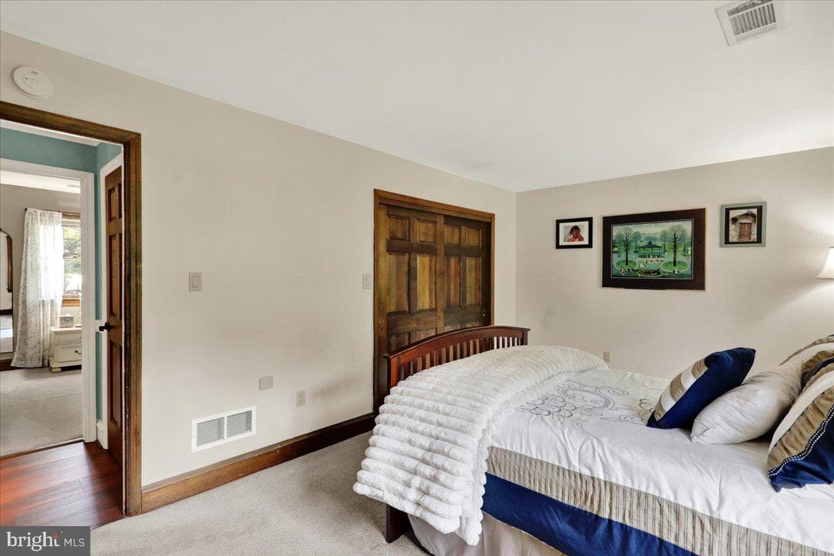 8 Tudor Court photo 38