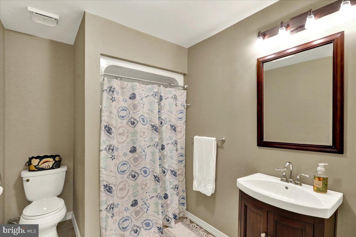 8 Tudor Court photo 50