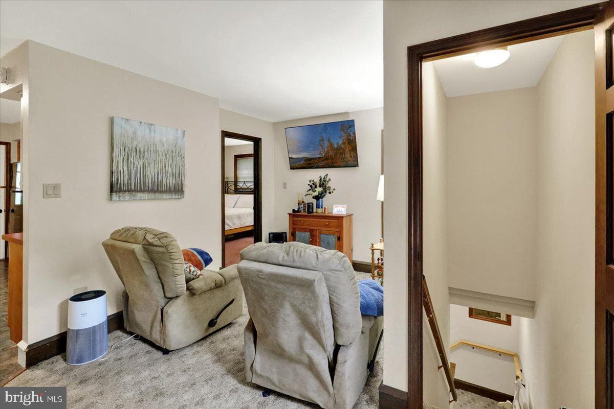 8 Tudor Court photo 57