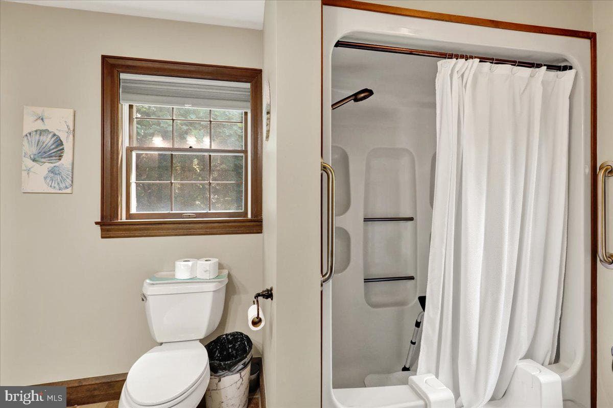8 Tudor Court photo 59