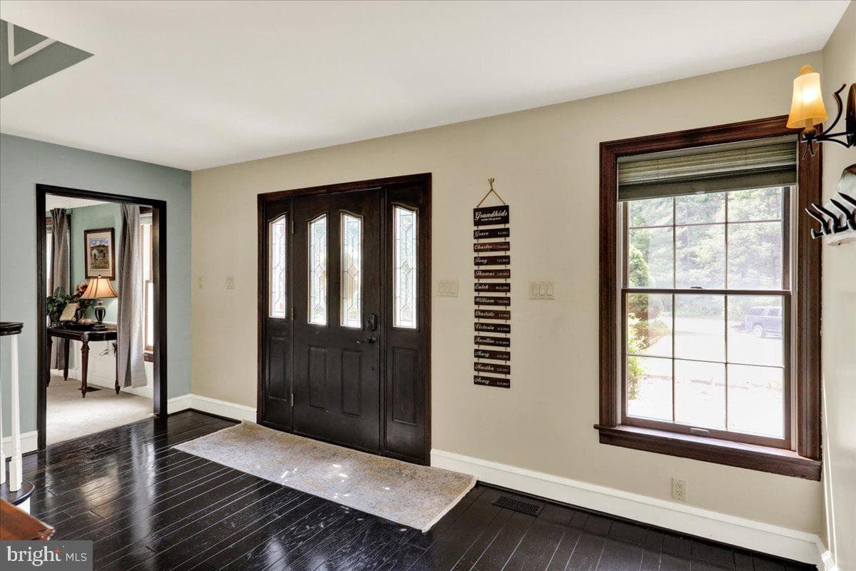 8 Tudor Court photo 6