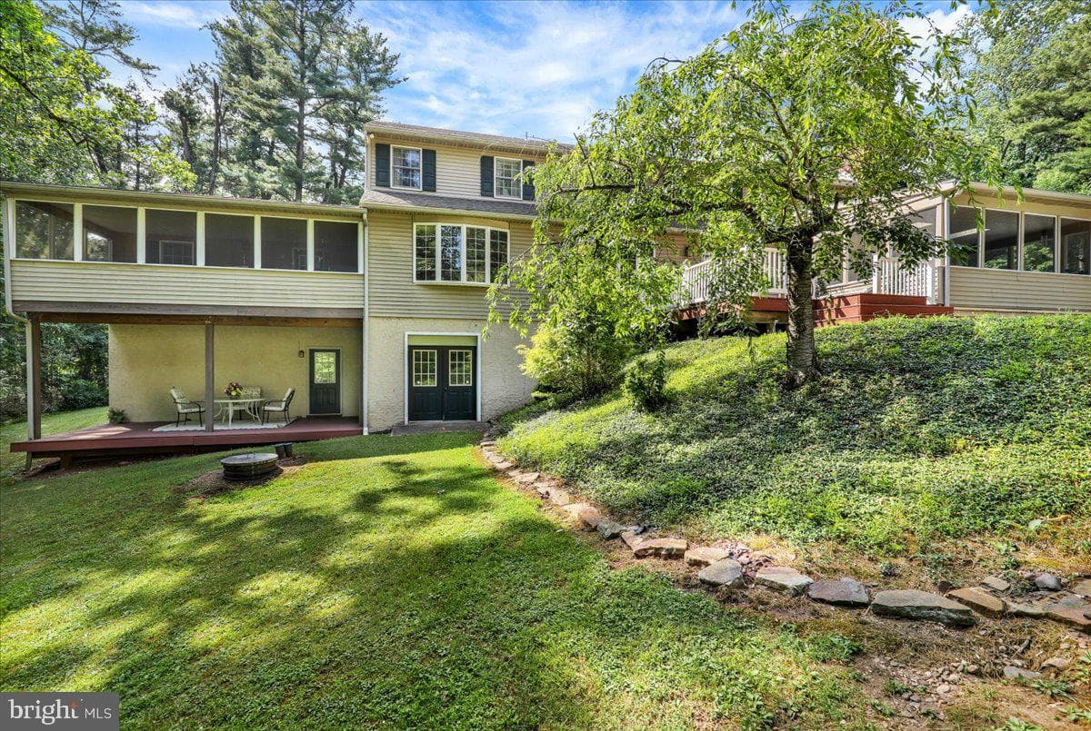 8 Tudor Court photo 68