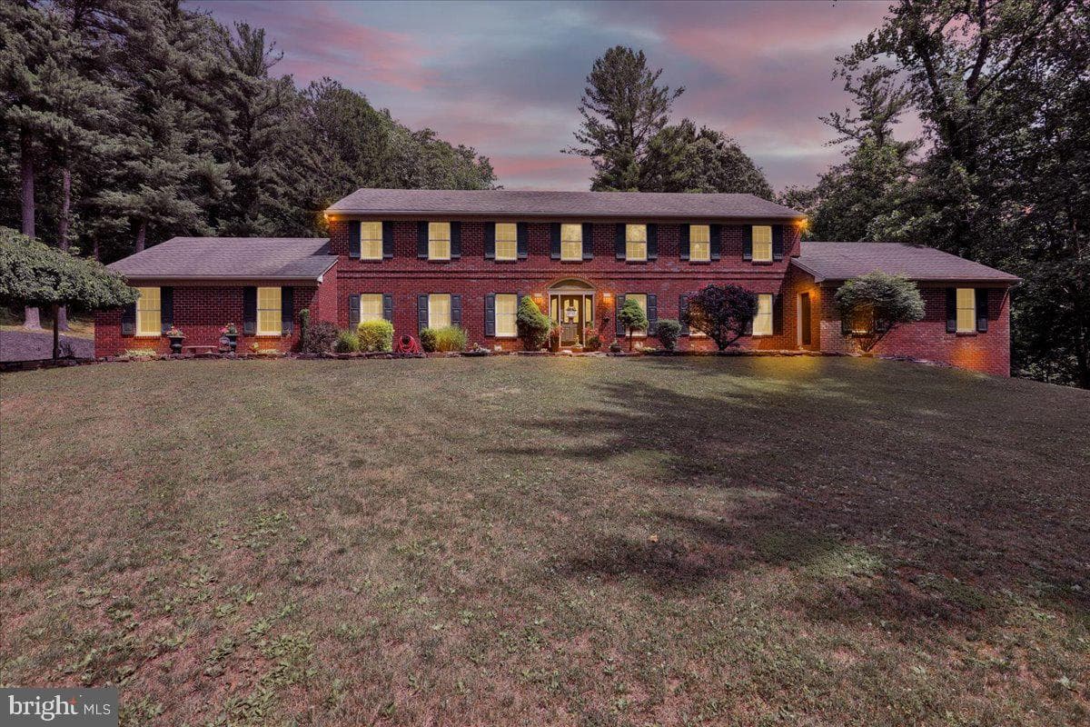 8 Tudor Court photo 81