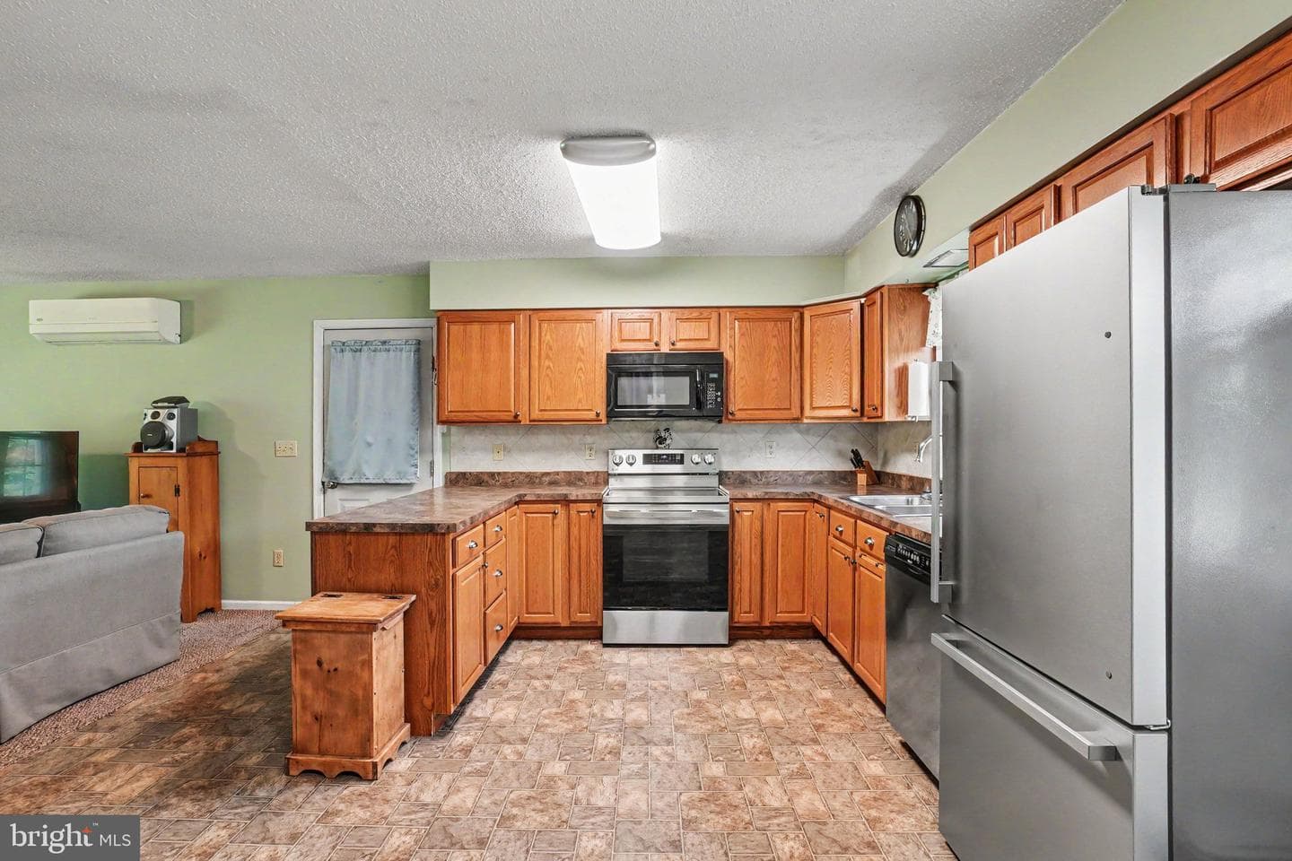 520 Schoolhouse Road photo 5