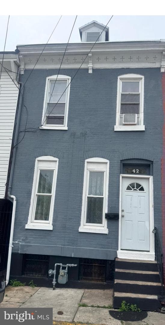 42 Maple Street photo 1
