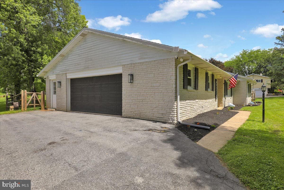 325 Faust Road photo 8