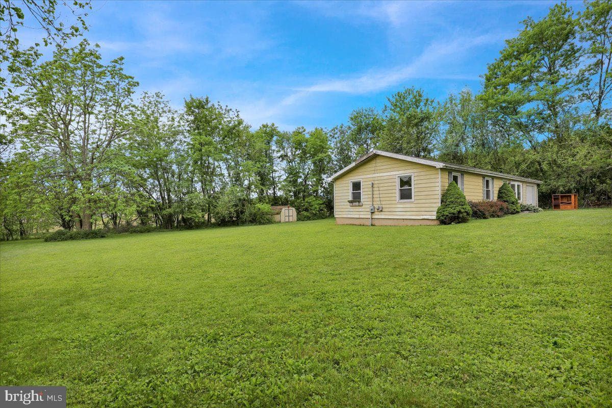 1068 Stouchsburg Road photo 3