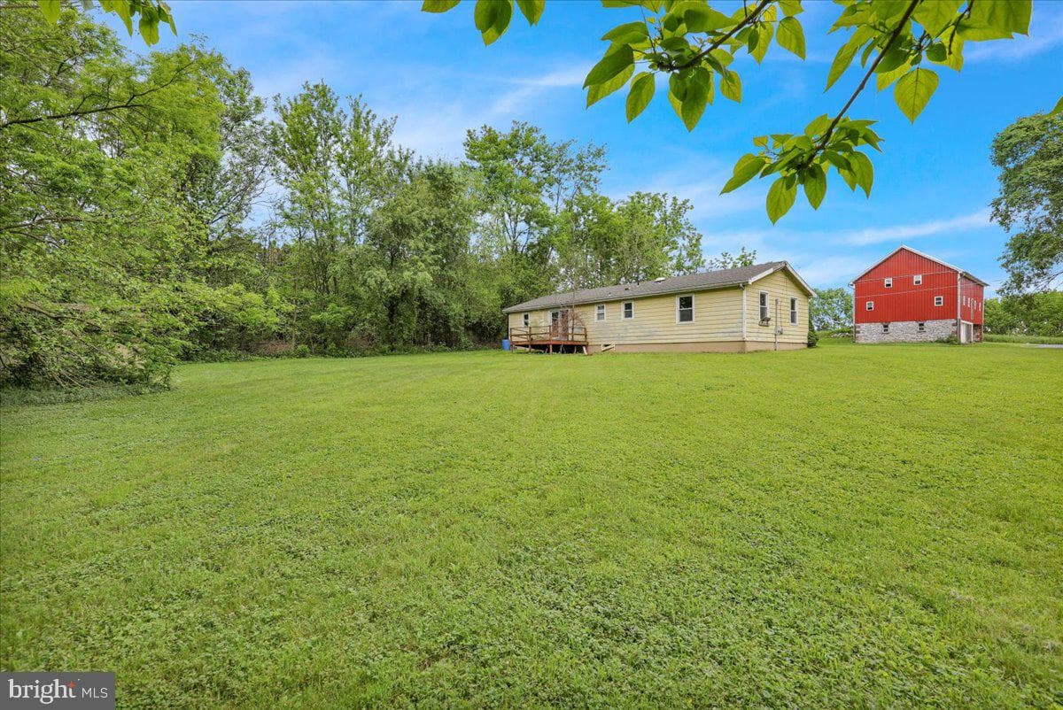1068 Stouchsburg Road photo 4