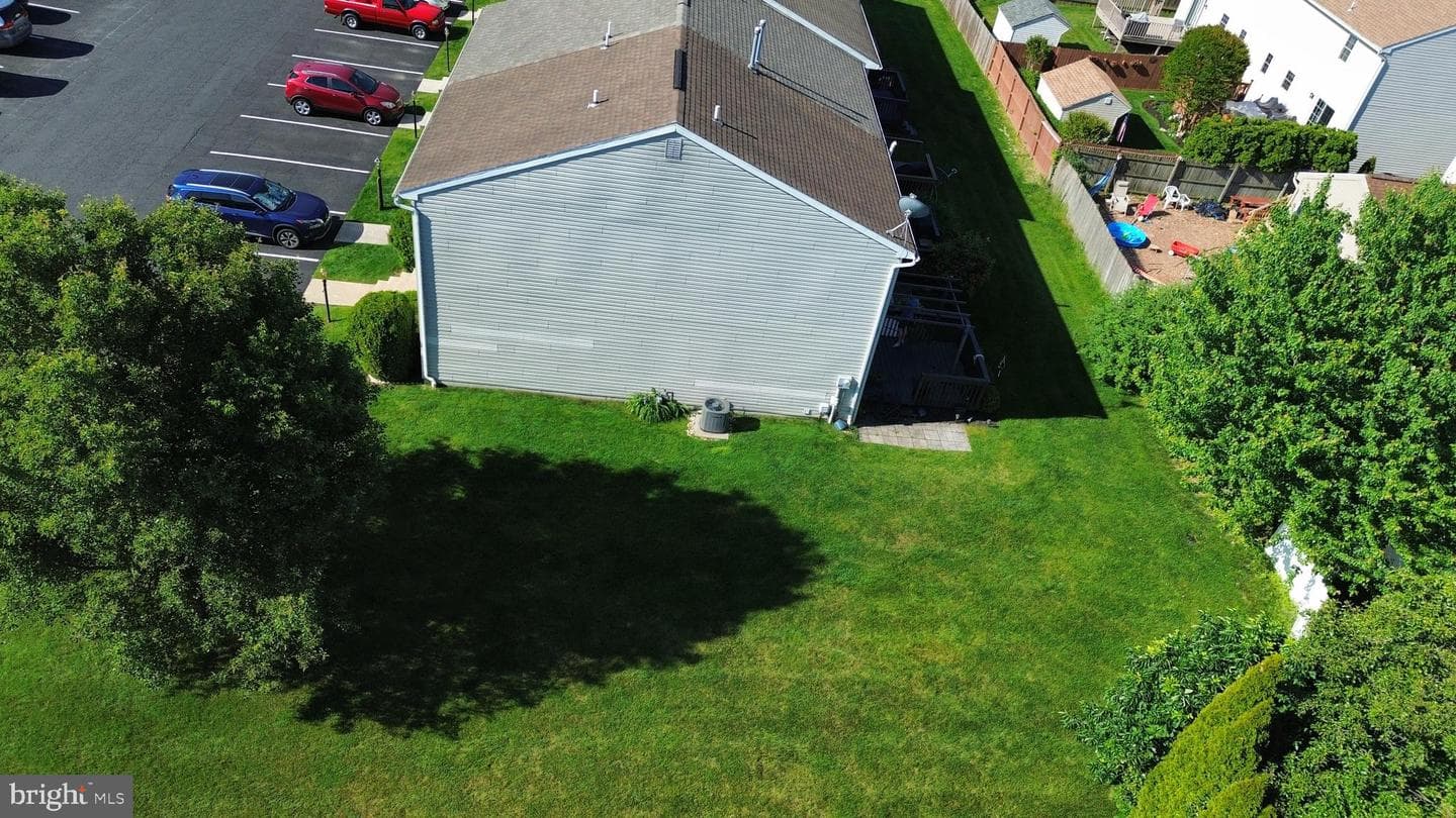 111 Canberra Court photo 4