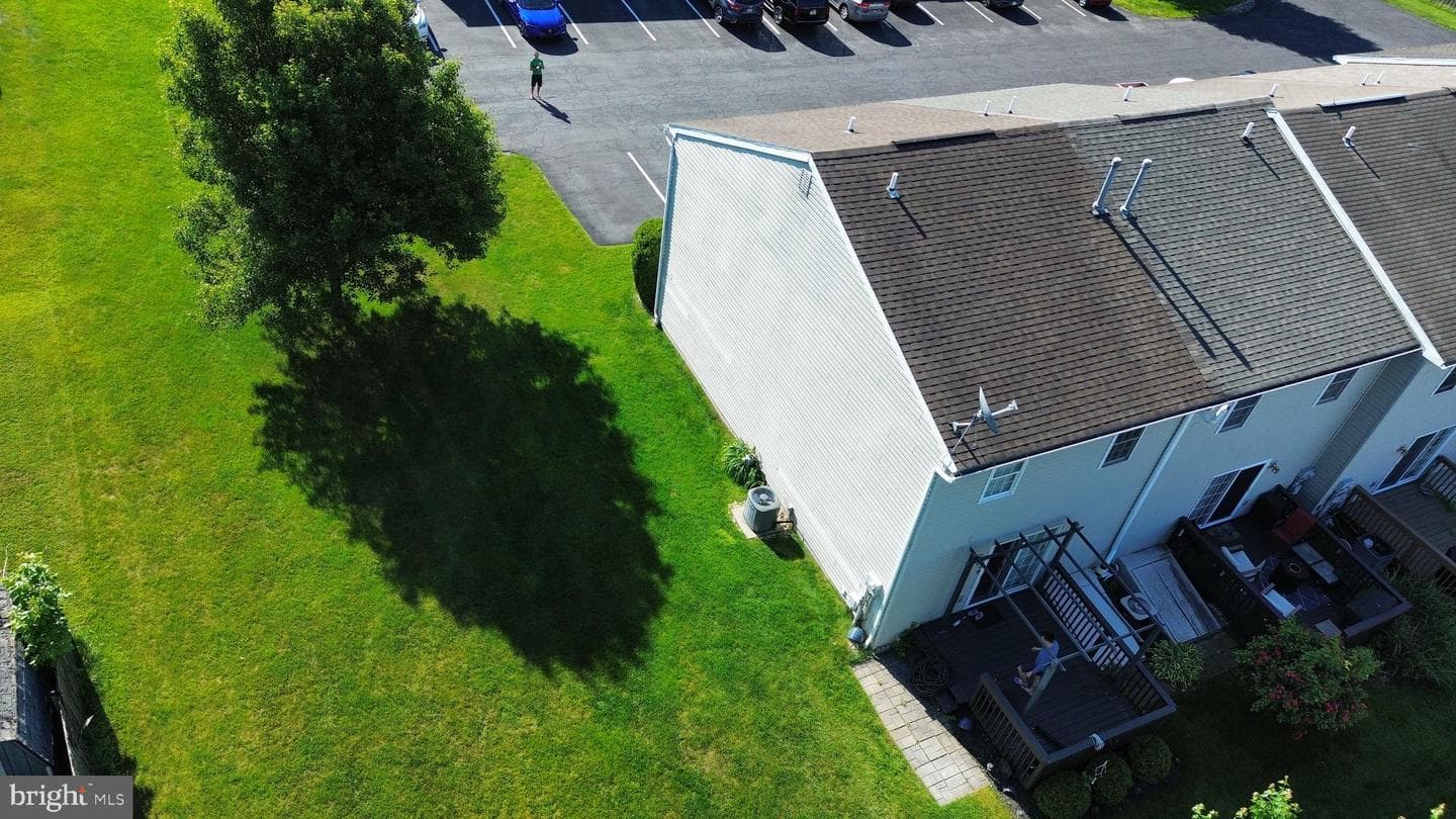 111 Canberra Court photo 5