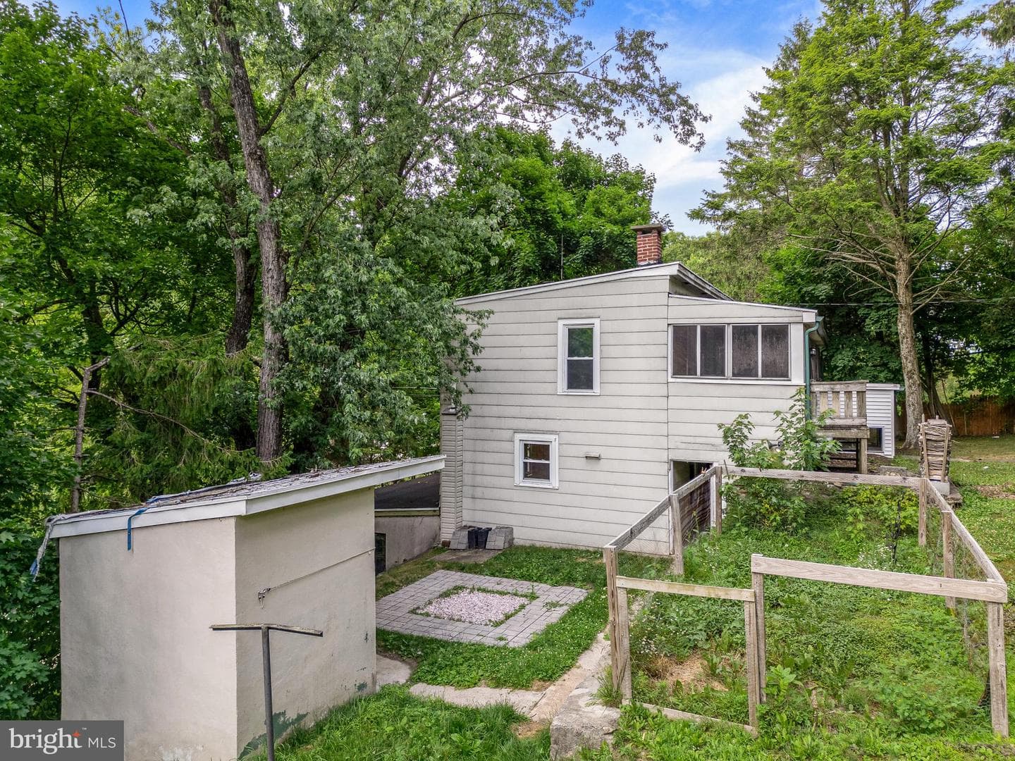 108 Poplar Road photo 4