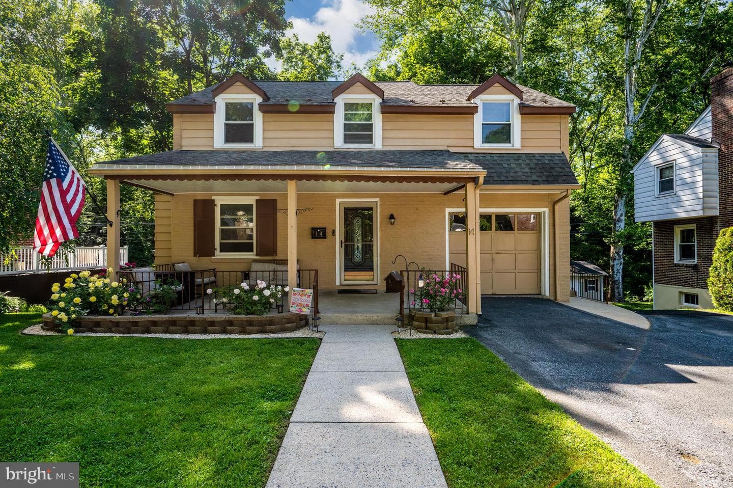 14 Beechwood Dr, Reading