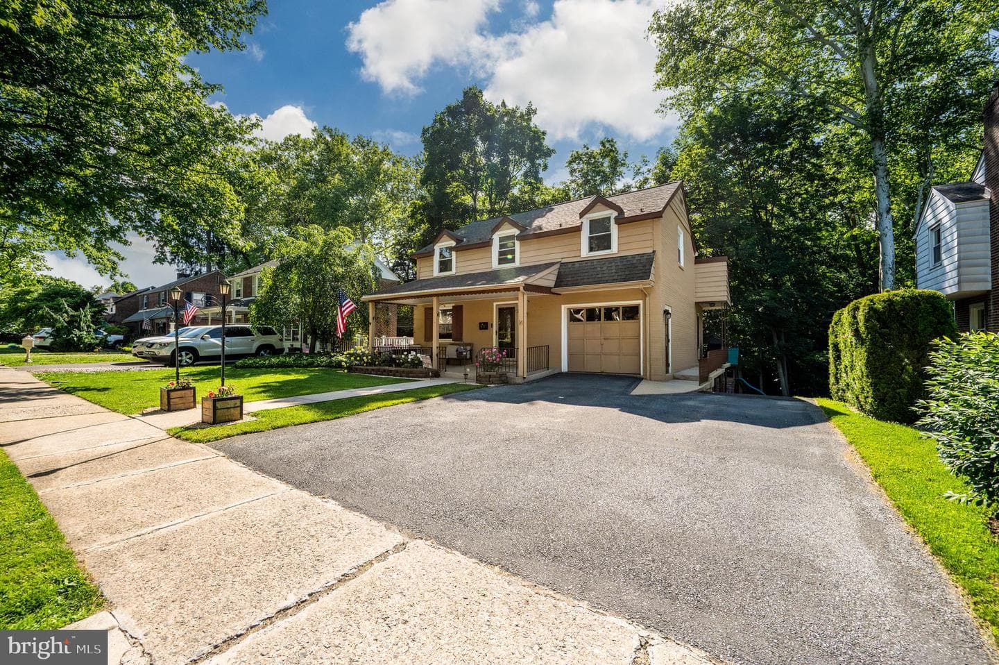 14 Beechwood Dr, Reading