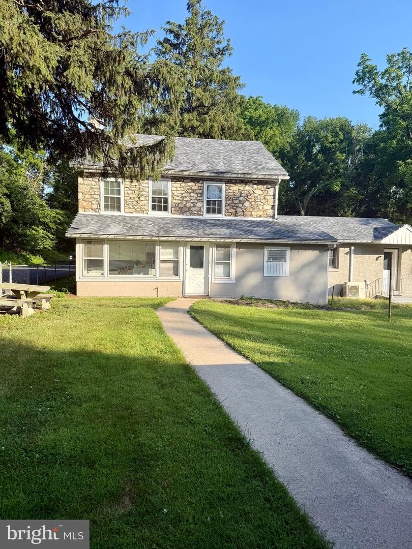 2800 River Road photo 1