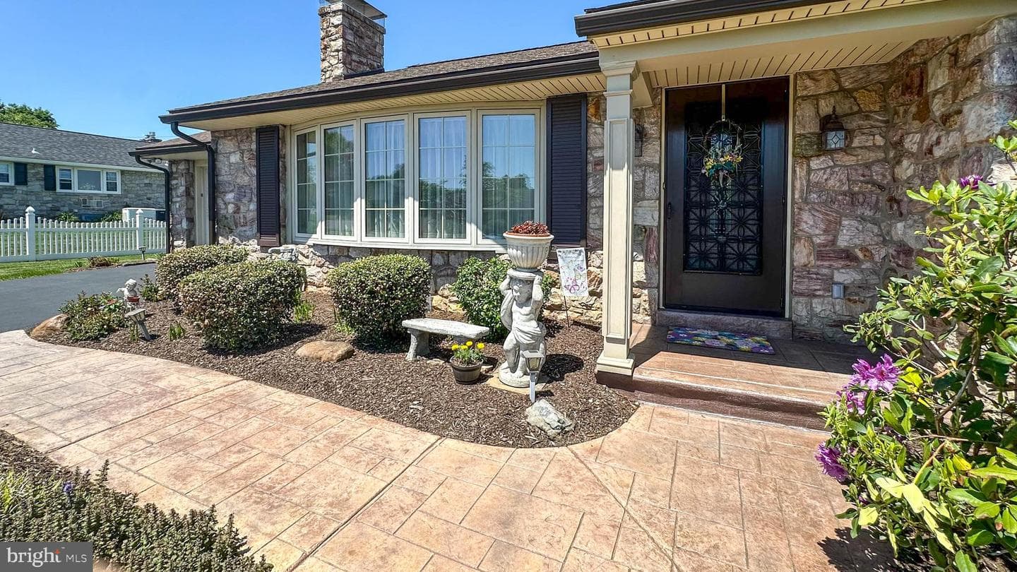 613 Floret Avenue photo 2