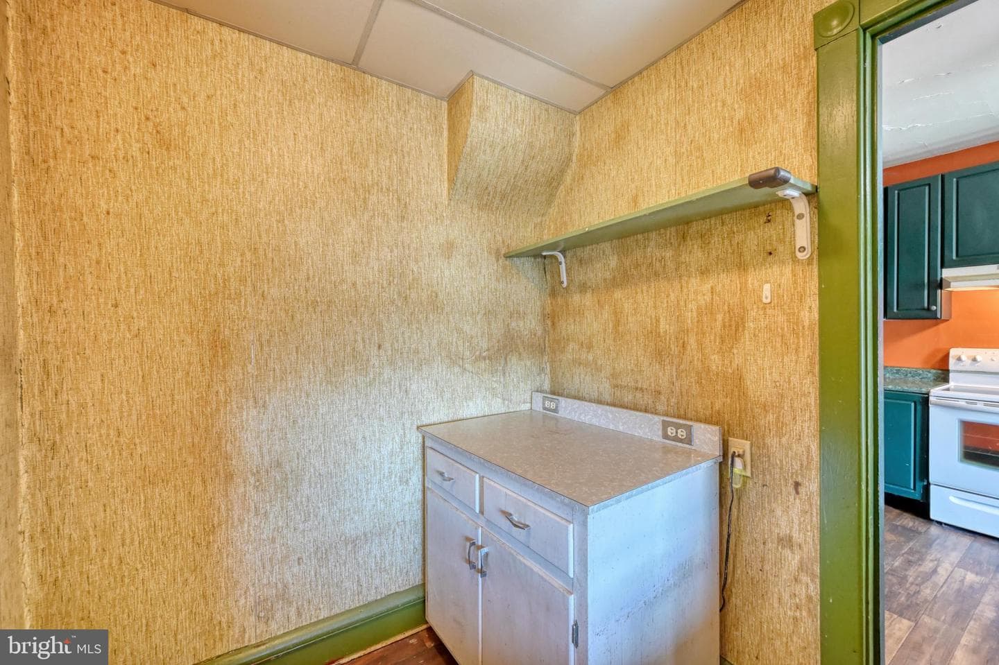 228 W Douglass Street photo 16